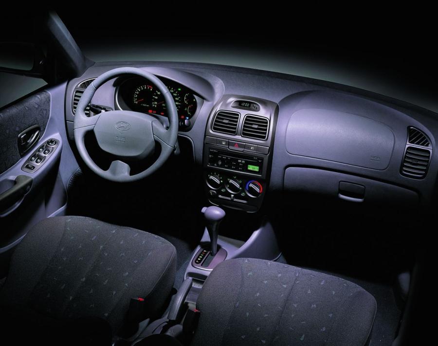  Hyundai Accent 2004 года  (фото 16 из 29)